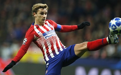 88A8娱乐热评-迪亚斯进球后与球迷疯狂互动